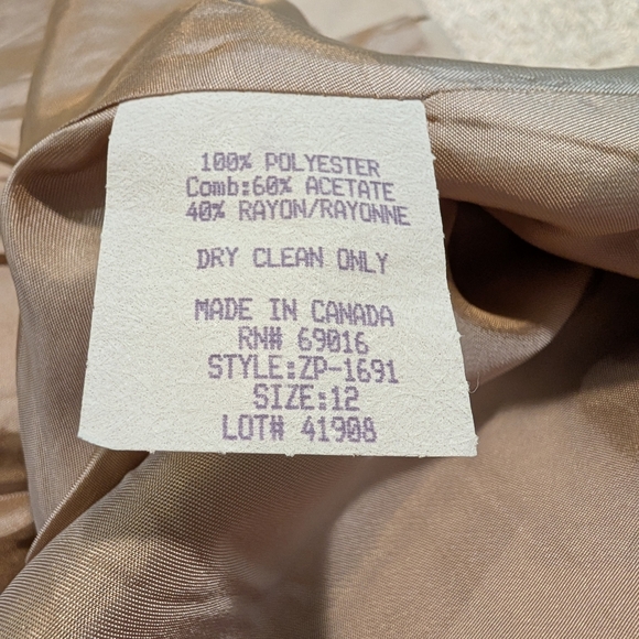 Modern Elements Tan Blazer with Structured Design and Smooth Texture 12P - Picture 7 of 10